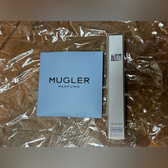 RARE New Mugler Alien Eau de Parfum and Alien Moblie Phone Key Ring Set & gift - Picture 8 of 14